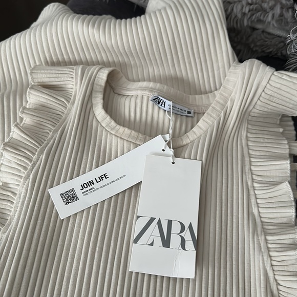 Zara Ruffled Ribbed Dress - Picture 8 of 9